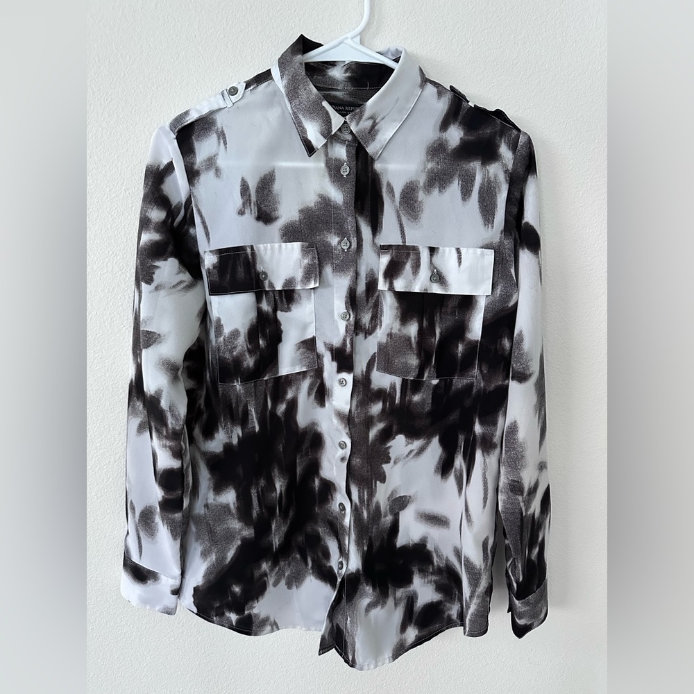 Women’s Banana Republic Dillon Shirt - Black and White Long Sleeved Blouse